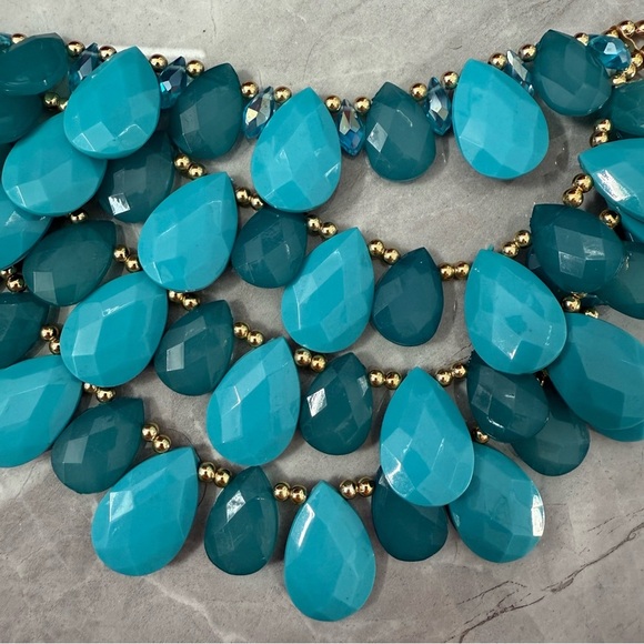 Francesca’s Statement Teardrop Bead Necklace - Picture 4 of 10